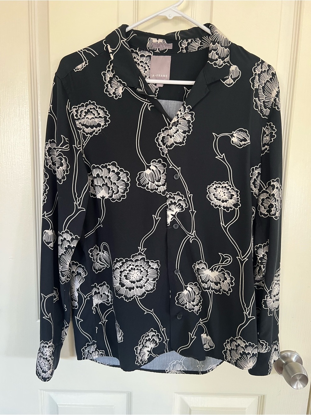 A-Frame Black Cream Floral Button Front Rayon Blouse Size Medium